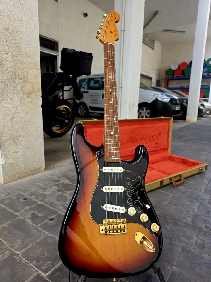 Fender Stevie Ray Vaughan Signature Stratocaster 1997 de segunda mano · Foto 6 de 10 · Alicante