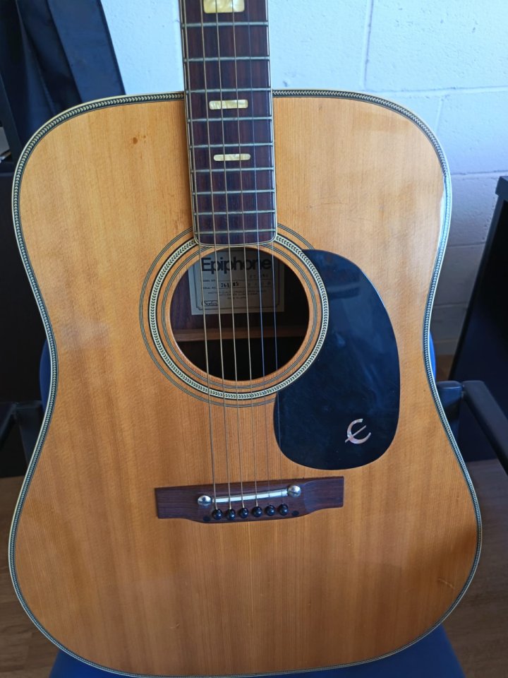 Epiphone FT-150 Bard de segunda mano · Foto 2 de 6 · Madrid · 400 €
