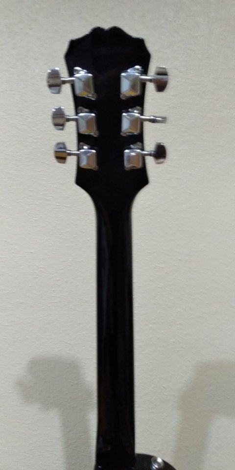 Guitarra eléctrica Epiphone Model Express Les Paul 3/4 ideal para viajar de segunda mano · Foto 4 de 8 · Valencia · 130 €