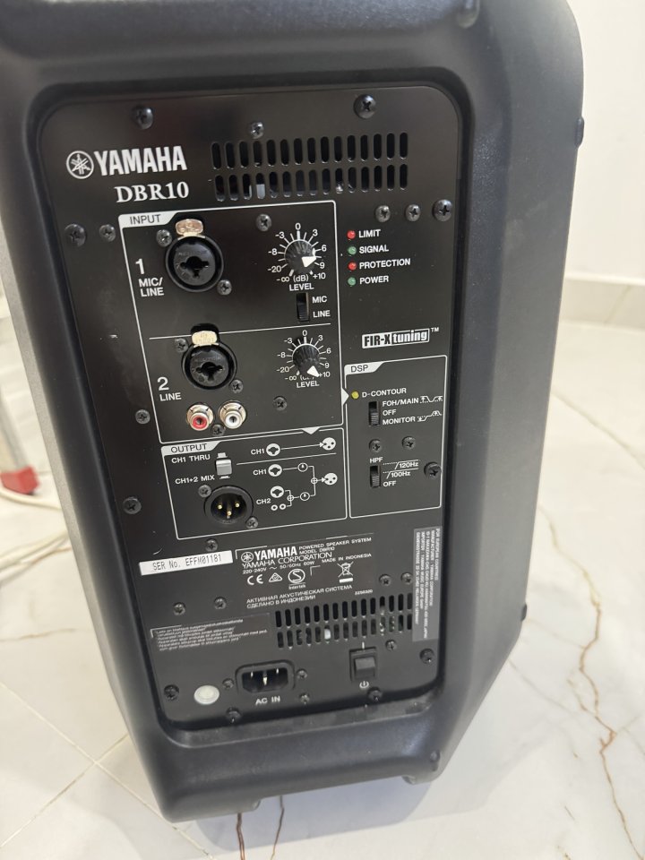 Mesa dj con altavoz de segunda mano · Foto 4 de 7 · Sevilla · 1500 €