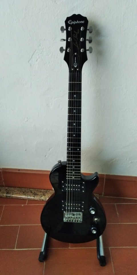Guitarra eléctrica Epiphone Model Express Les Paul 3/4 ideal para viajar de segunda mano · Foto 5 de 8 · Valencia · 130 €