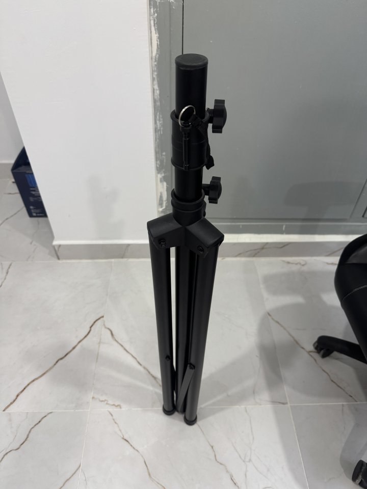 Mesa dj con altavoz de segunda mano · Foto 5 de 7 · Sevilla · 1500 €