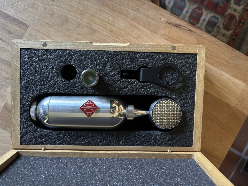 Soyuz 023 “Bomblet” Micrófono de condensador de gran diafragma FET de segunda mano · Foto 3 de 5 · Granada · 1200 €