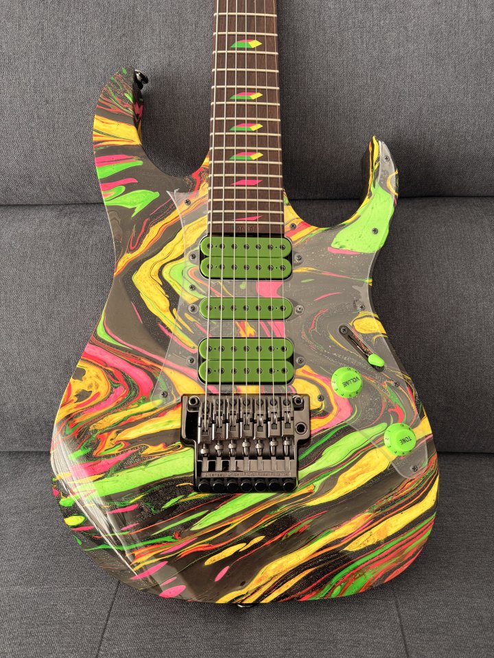 Ibanez UV77RE-MC Steve Vai Signature Universe Reissue 2010 - Multi-Color