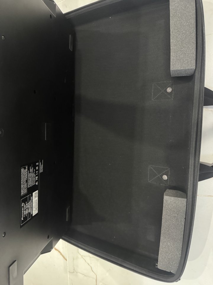 Mesa dj con altavoz de segunda mano · Foto 6 de 7 · Sevilla · 1500 €