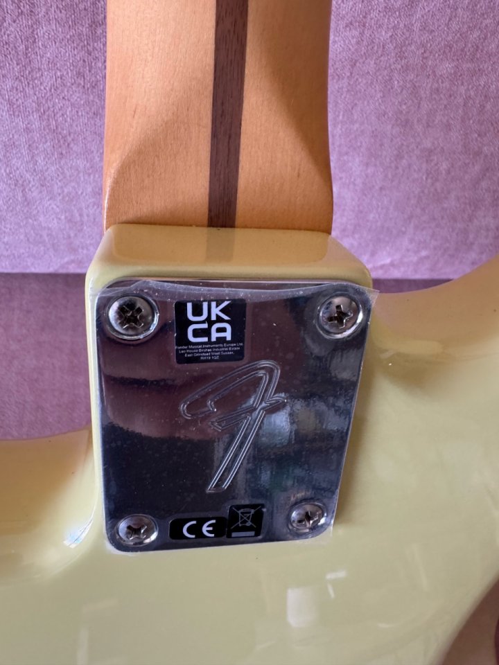 FENDER Player II Stratocaster MN Hialeah Yellow de segunda mano · Foto 6 de 8 · Almería · 600 €