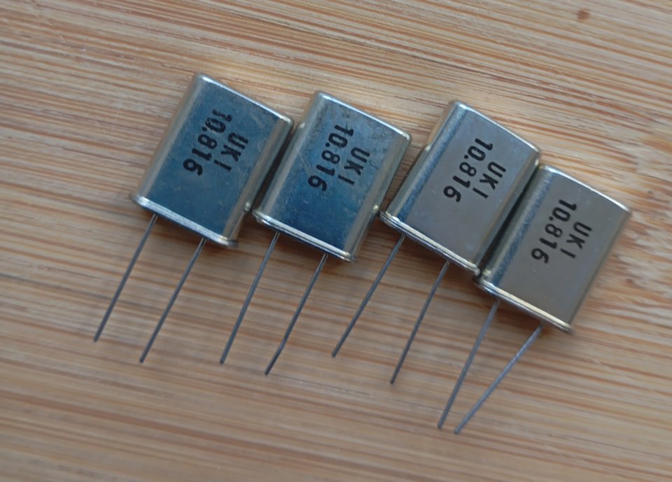 Cristal de cuarzo oscilador de 10.816 Mhz de segunda mano · Barcelona · 2 €
