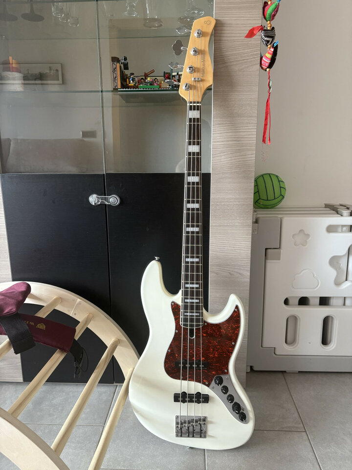 Sire Marcus Miller V7 2n Generation Alder