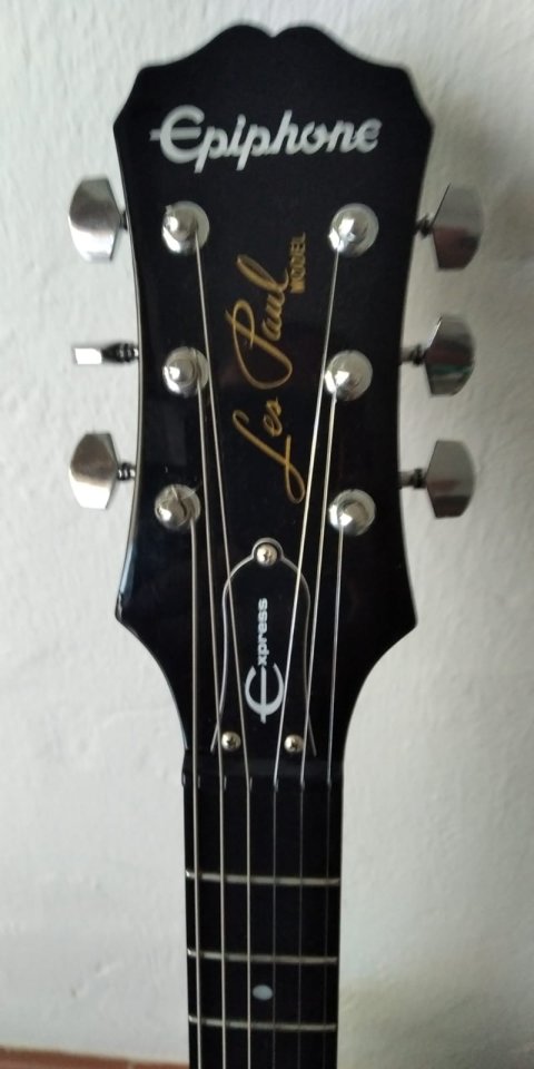 Guitarra eléctrica Epiphone Model Express Les Paul 3/4 ideal para viajar de segunda mano · Foto 6 de 8 · Valencia · 130 €