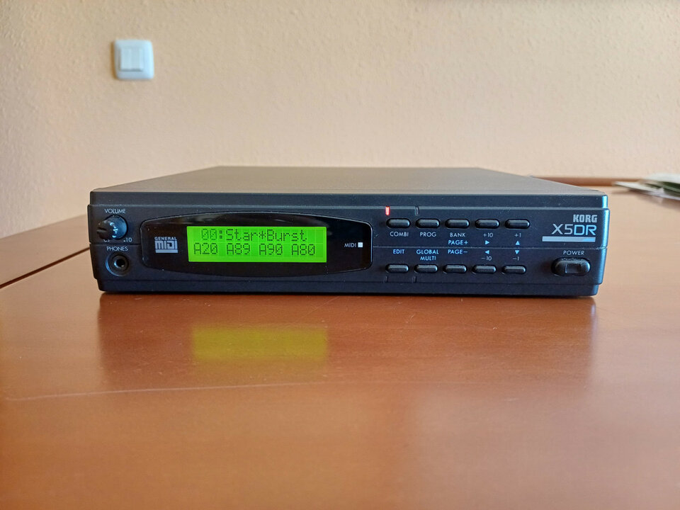 Sintetizador KORG X5Dr