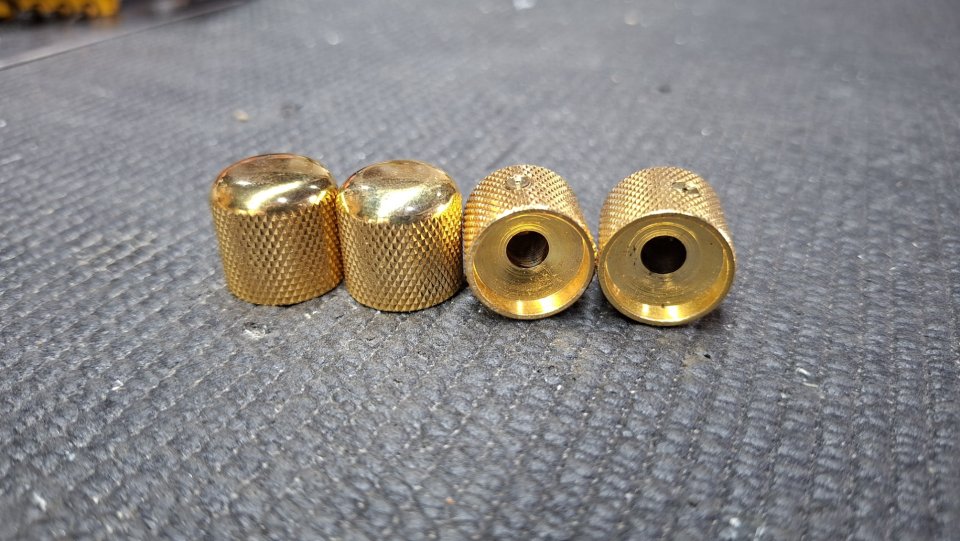 Domed knobs dorados de segunda mano · Foto 1 de 3 · Lugo · 20 €