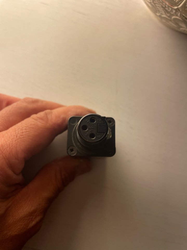 Conversor Neutrik XLR - SDI de segunda mano · Foto 3 de 4 · Barcelona · 35 €