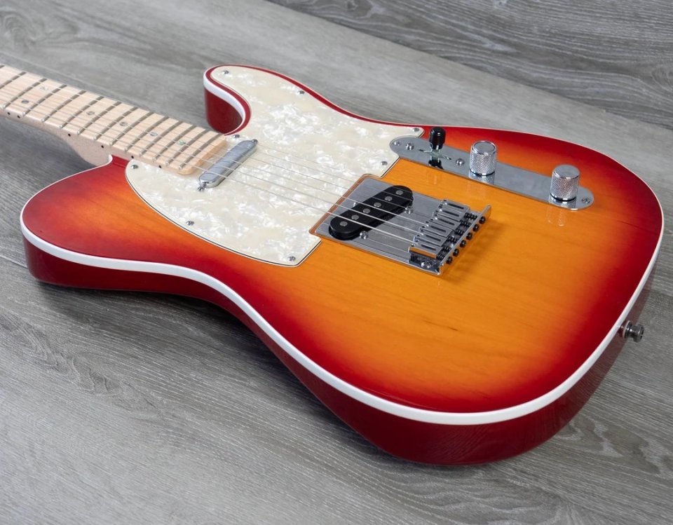 Fender Telecaster American Deluxe Aged Cherry 2010-2016 de segunda mano · Foto 2 de 2 · Málaga