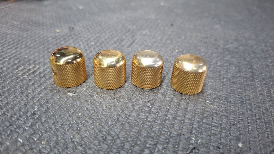 Domed knobs dorados de segunda mano · Foto 3 de 3 · Lugo · 20 €