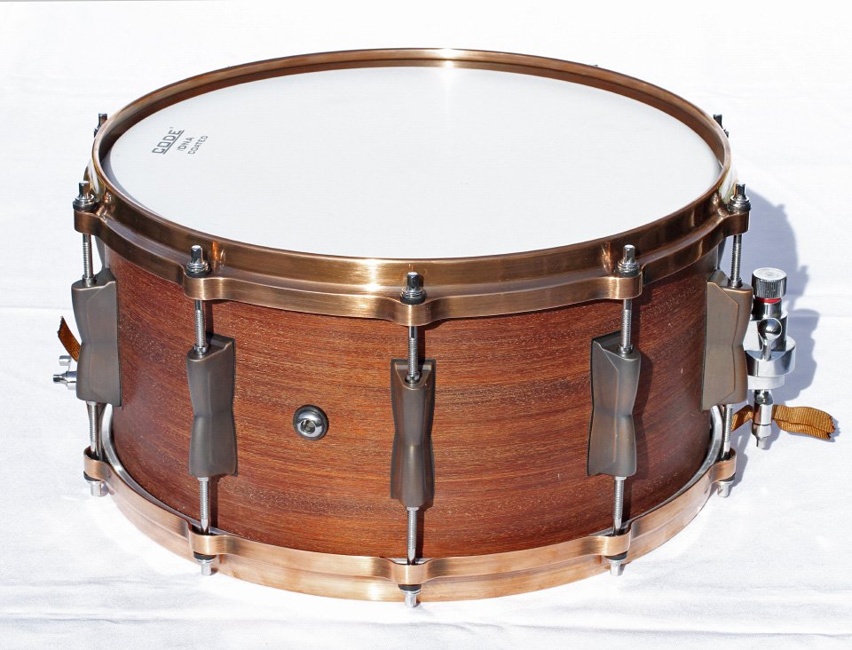Caja de 14"x7" con casco de caoba africana 100% y aros die cast de segunda mano · Foto 2 de 10 · Segovia · 300 €