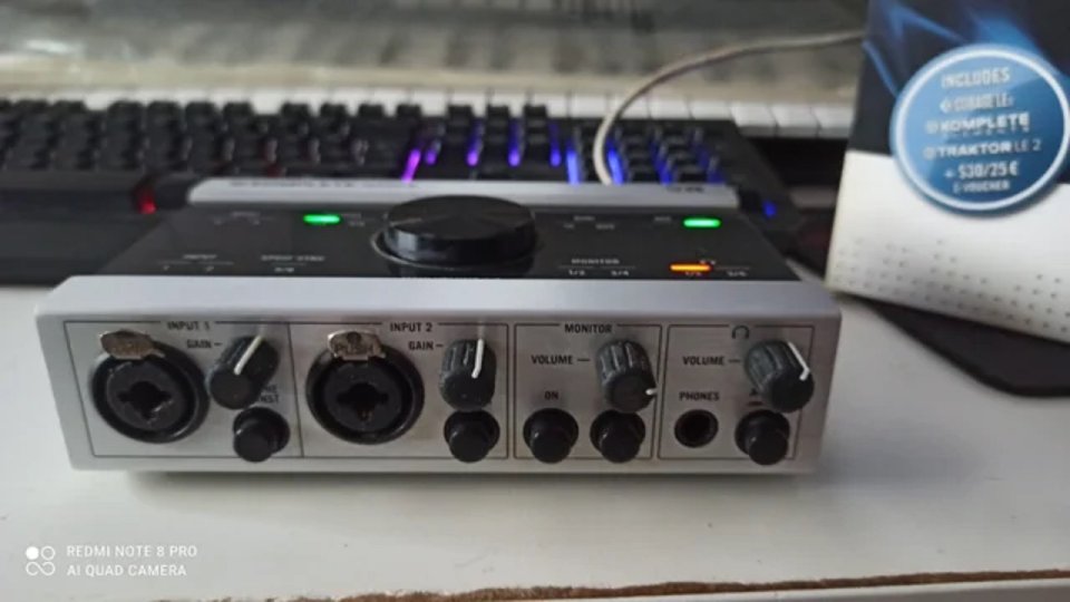 Tarjeta de sonido Komplete Audio 6