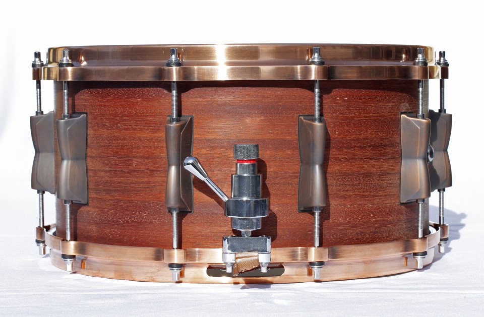 Caja de 14"x7" con casco de caoba africana 100% y aros die cast de segunda mano · Foto 3 de 10 · Segovia · 300 €