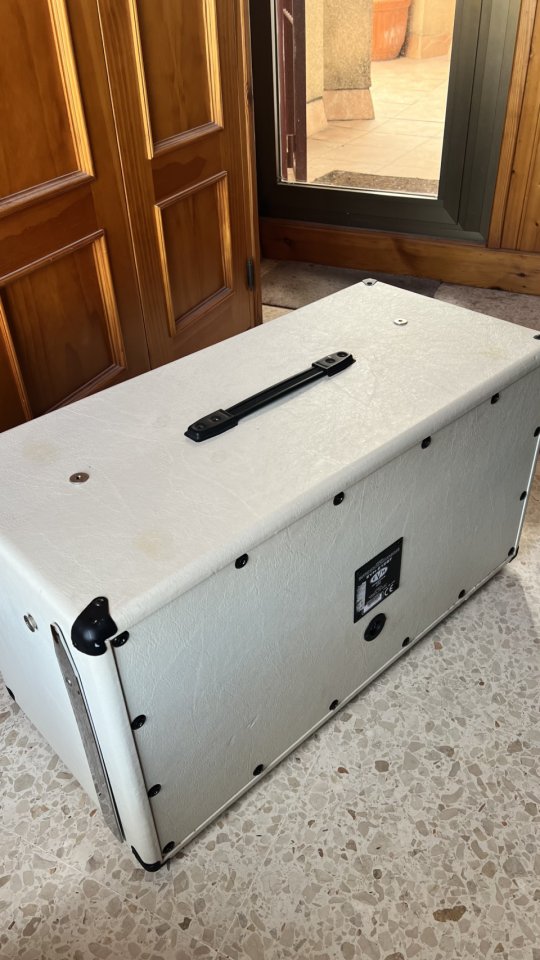 EVH 212st cab 60w blanca a 16 ohm de segunda mano · Foto 3 de 6 · Cádiz · 300 €