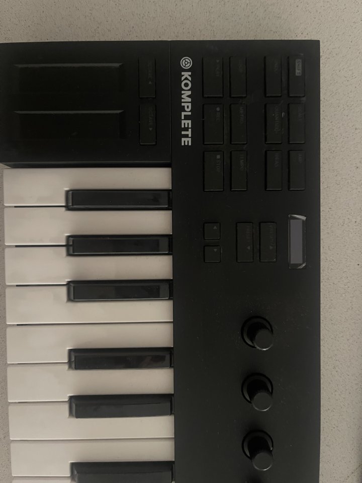 Teclado Komplete Kontrol49 de segunda mano · Foto 2 de 3 · Barcelona · 50 €