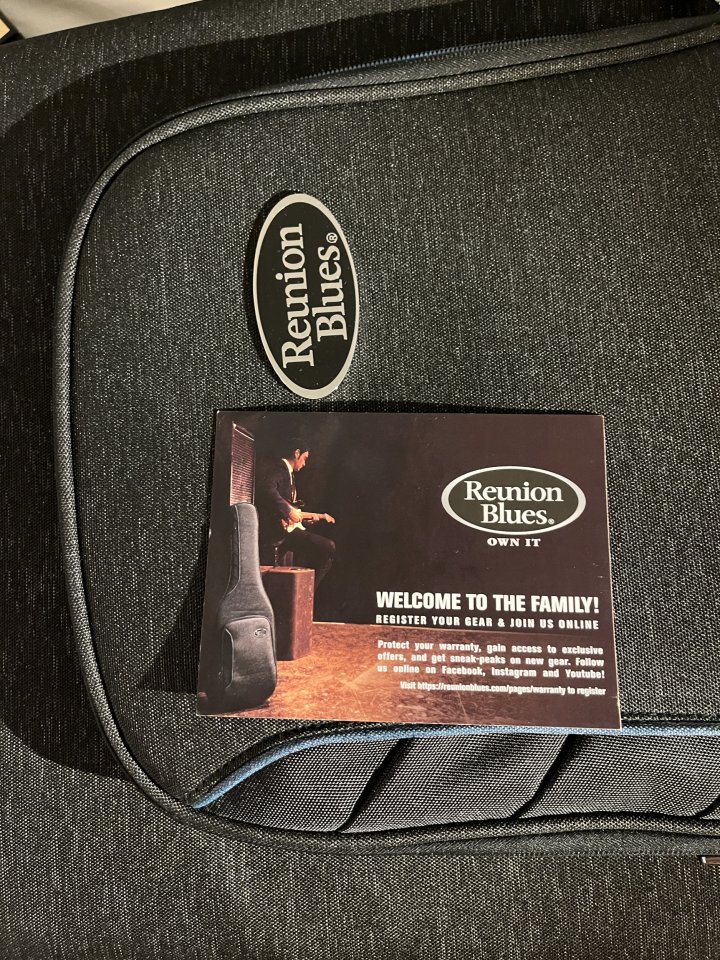 Reunion Blues Continental Voyager Acoustic Guitar Case de segunda mano · Foto 1 de 8 · Barcelona · 200 €