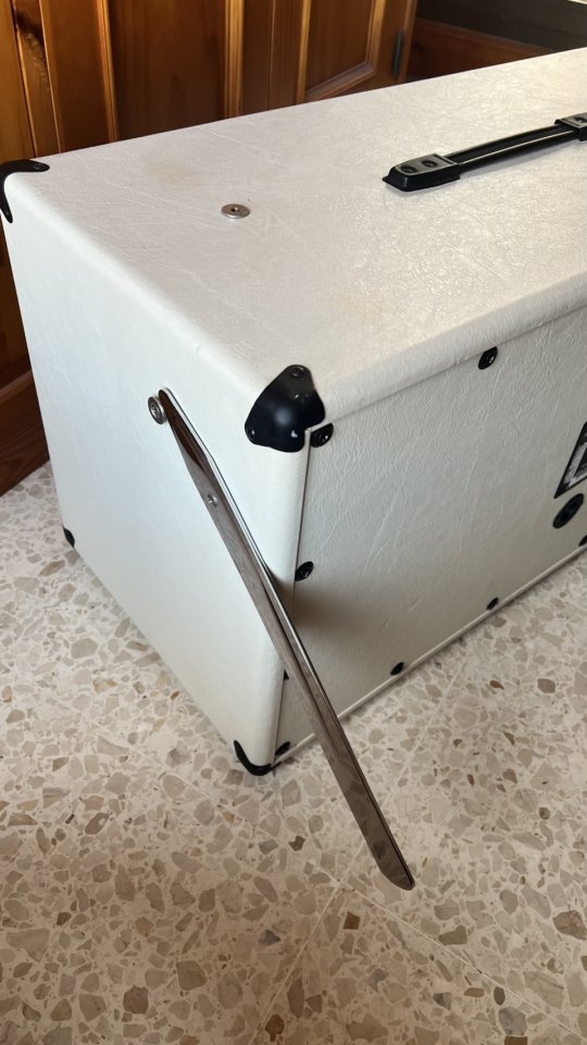 EVH 212st cab 60w blanca a 16 ohm de segunda mano · Foto 4 de 6 · Cádiz · 300 €