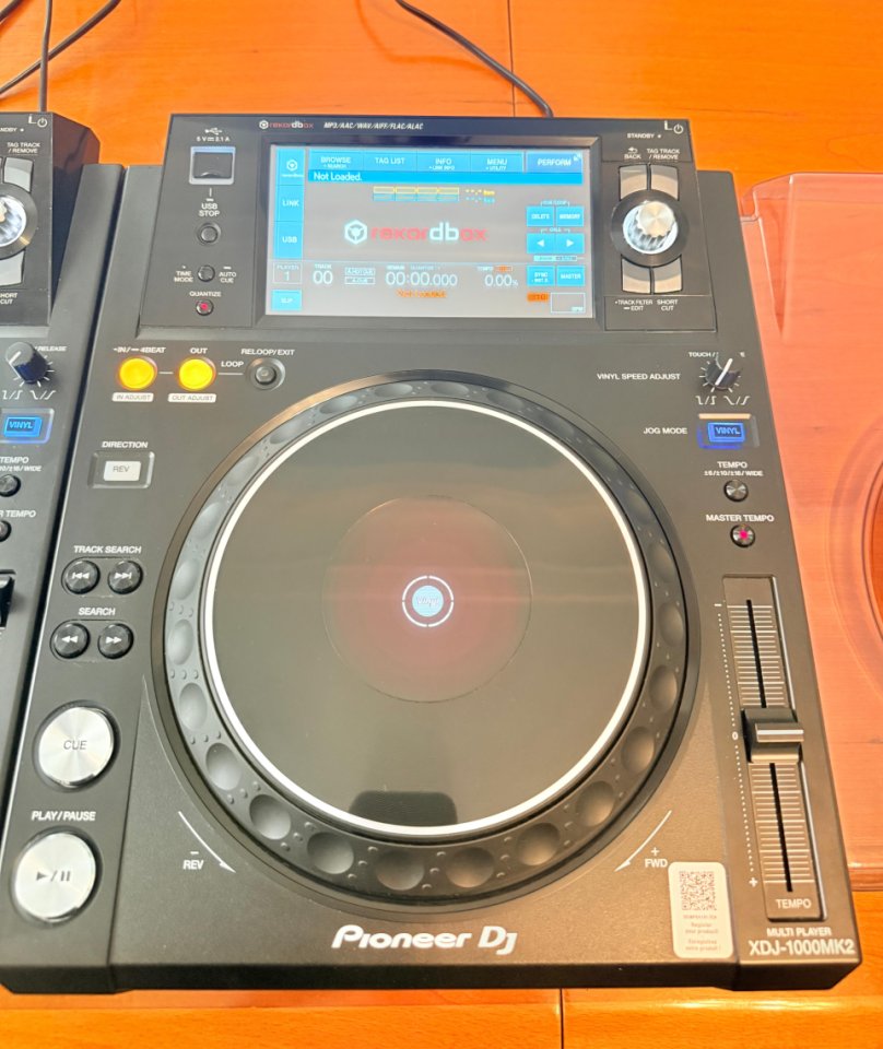 2 Pioneer XDJ-1000MK2 + 2 Decksaver de regalo de segunda mano · Foto 2 de 5 · Cantabria · 2100 €