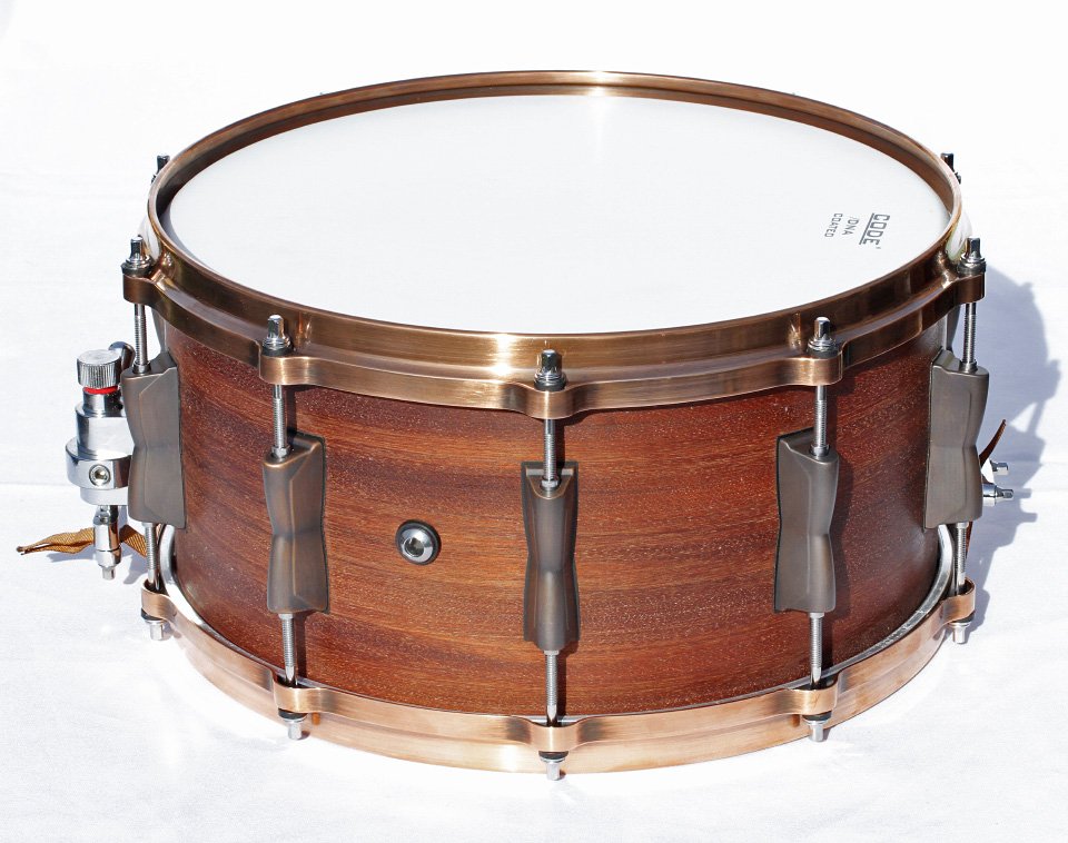 Caja de 14"x7" con casco de caoba africana 100% y aros die cast de segunda mano · Foto 5 de 10 · Segovia · 300 €