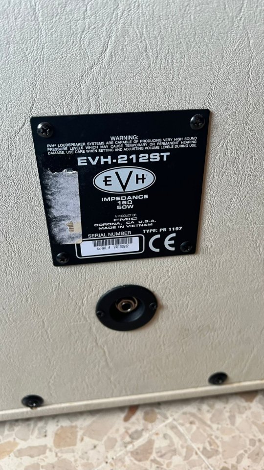 EVH 212st cab 60w blanca a 16 ohm de segunda mano · Foto 5 de 6 · Cádiz · 300 €