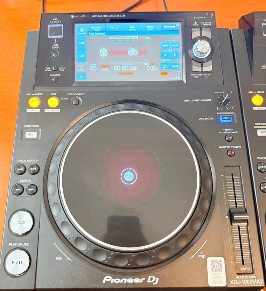 2 Pioneer XDJ-1000MK2 + 2 Decksaver de regalo de segunda mano · Foto 3 de 5 · Cantabria · 2100 €