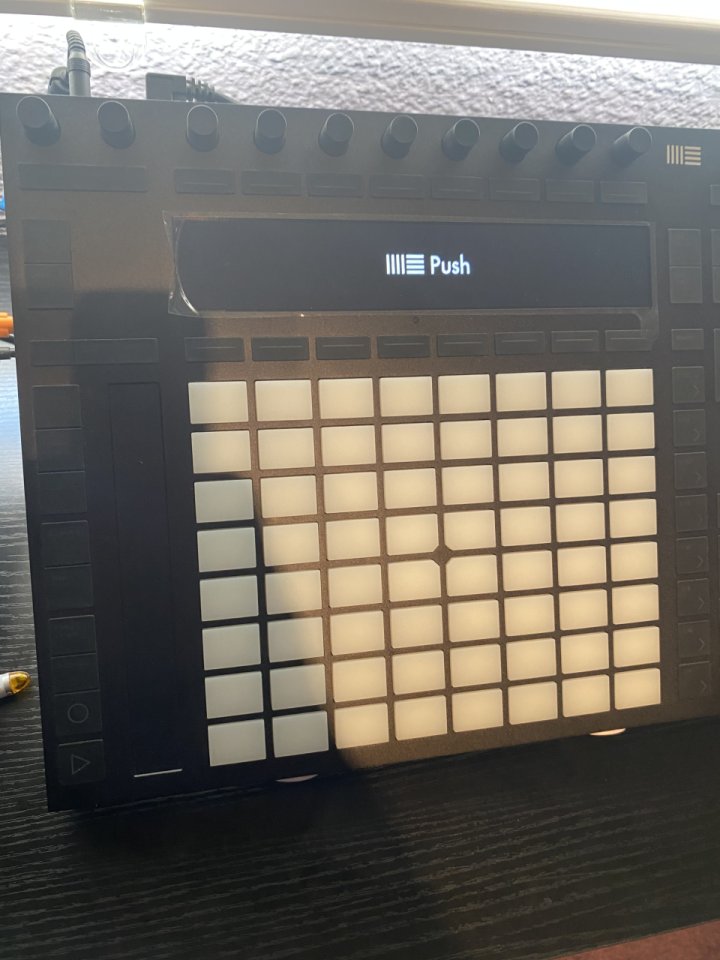 Ableton push 2 prácticamente nuevo de segunda mano · Foto 1 de 4 · Madrid · 450 €