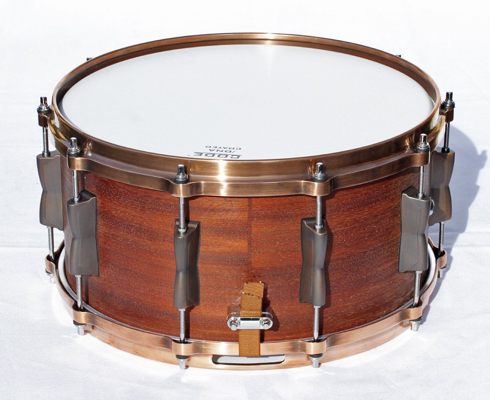 Caja de 14"x7" con casco de caoba africana 100% y aros die cast de segunda mano · Foto 7 de 10 · Segovia · 300 €