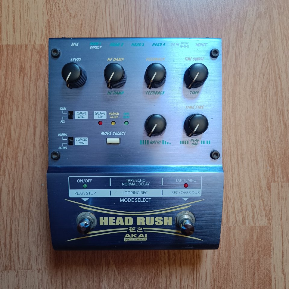 AKAI Professional Headrush E2 (Delay / Tape Echo / Looper) de segunda mano · Foto 1 de 7 · Málaga · 120 €