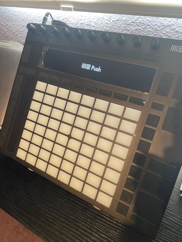 Ableton push 2 prácticamente nuevo de segunda mano · Foto 2 de 4 · Madrid · 450 €