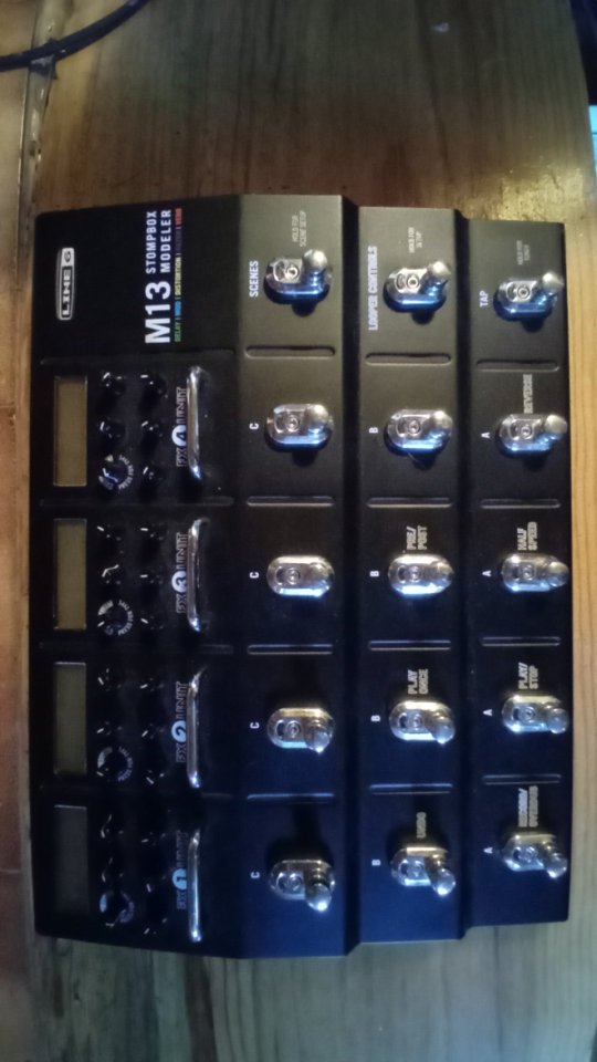 Pedalera multiefectos Line6 M13 de segunda mano · Foto 1 de 2 · Pontevedra · 250 €
