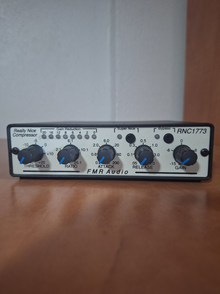 Compresor de estudio Really Nice Compressor . FMR Audio RNC1773 Compresor de segunda mano · Foto 5 de 5 · Granada · 230 €