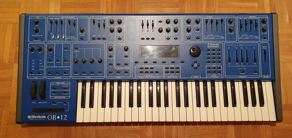 Oberheim OB12 de segunda mano · Foto 1 de 2 · Araba · 900 €