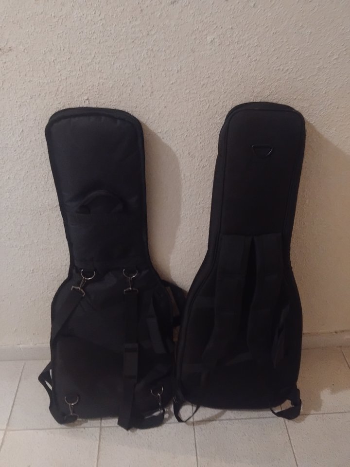 2 fundas guitarra eléctrica. Fender y Yamaha de segunda mano · Foto 2 de 4 · Araba · 50 €