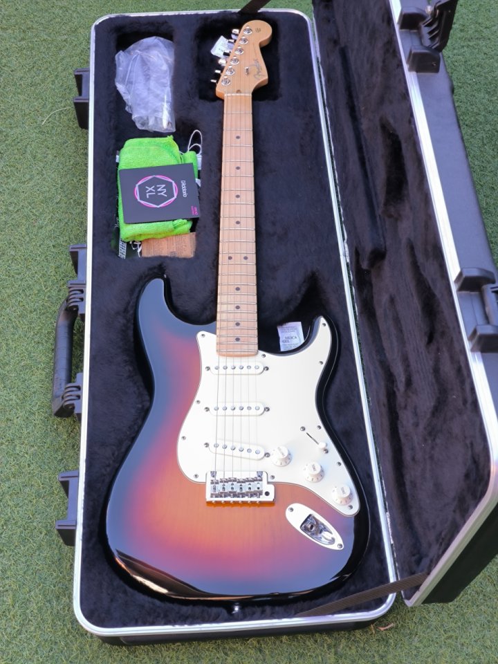 Fender Stratocaster American Standard de segunda mano · Foto 1 de 6 · Madrid · 1100 €