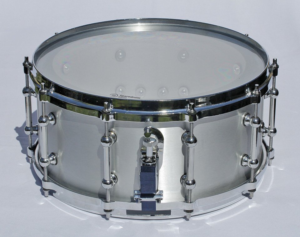 Caja de 14"x6,5" con casco y aros de aluminio de segunda mano · Foto 1 de 10 · Segovia · 200 €