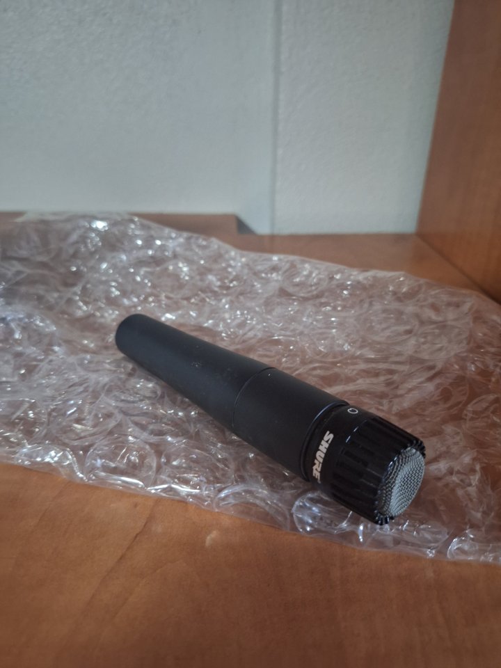 Micrófono dinámico Shure SM57 de segunda mano · Foto 1 de 5 · Granada · 60 €