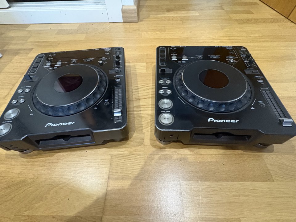 Vendo pareja CDj pioneer mk3 1000 , más duros que las piedras .