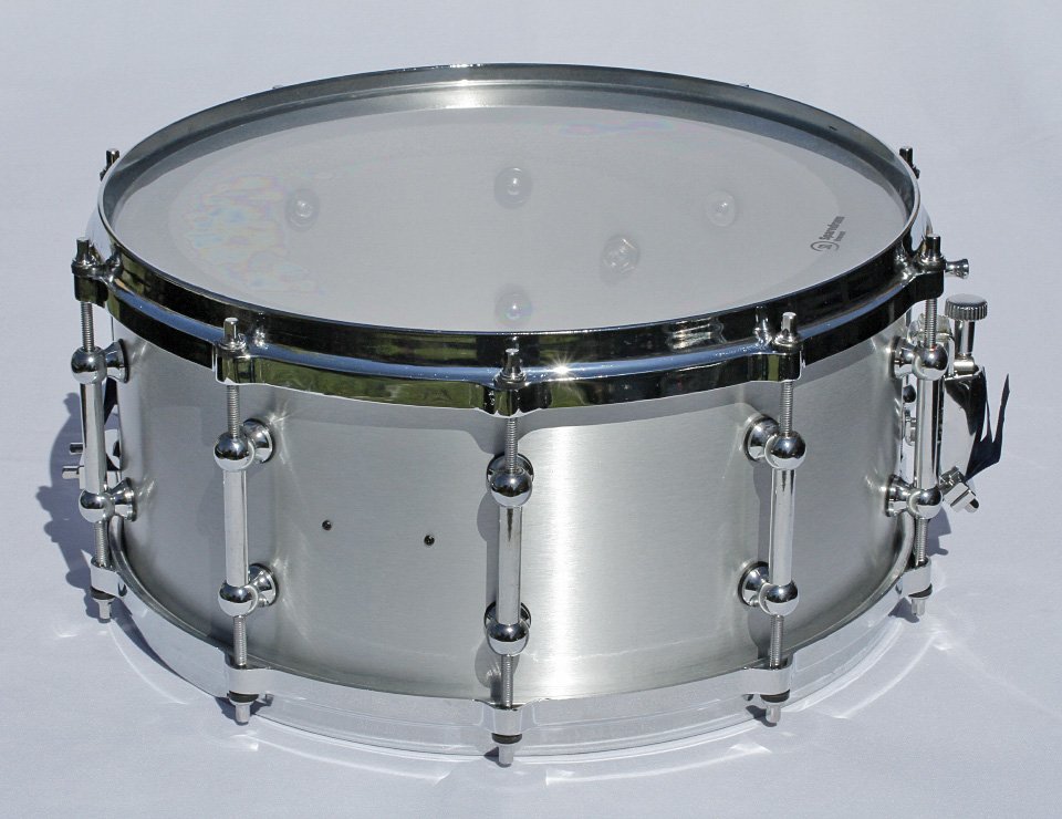 Caja de 14"x6,5" con casco y aros de aluminio de segunda mano · Foto 2 de 10 · Segovia · 200 €