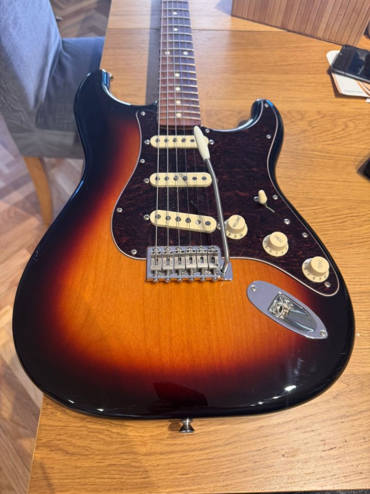 Fender Stratocaster Vintera 60s de segunda mano · Foto 1 de 6 · Madrid · 650 €