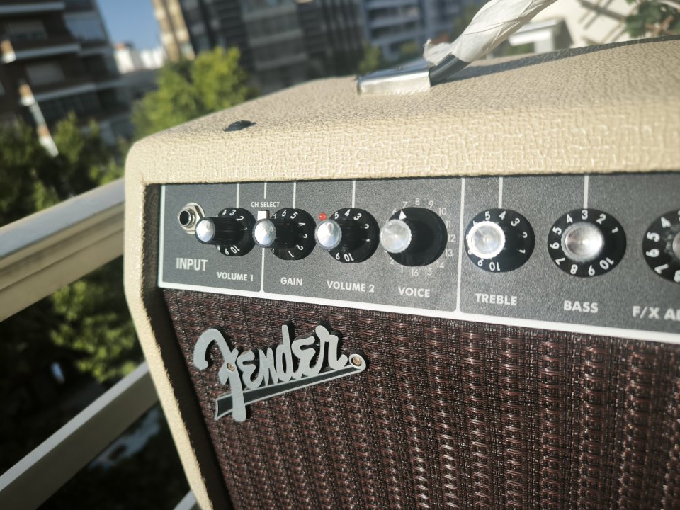 Fender Super champ X2 Cream Ltd. Eminence ragin cajun ¡ENVÍO INCLUIDO! de segunda mano · Foto 3 de 7 · Murcia · 280 €
