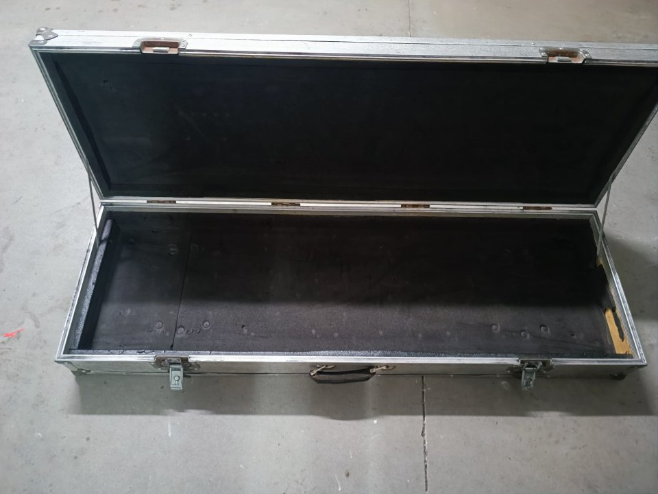 Flightcase Teclado 76 Teclas de segunda mano · Foto 1 de 2 · Cantabria · 150 €