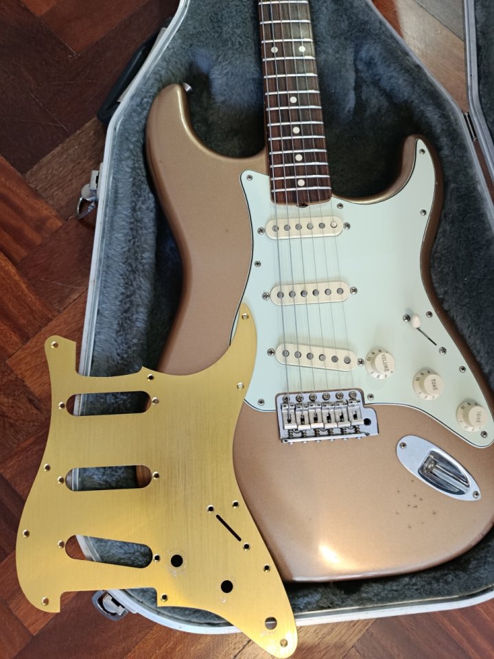 Fender Vintera strat 60 Road worn. 9'5 trastes nuevos+ Estuche rígido de segunda mano · Foto 3 de 10 · Cantabria · 700 €