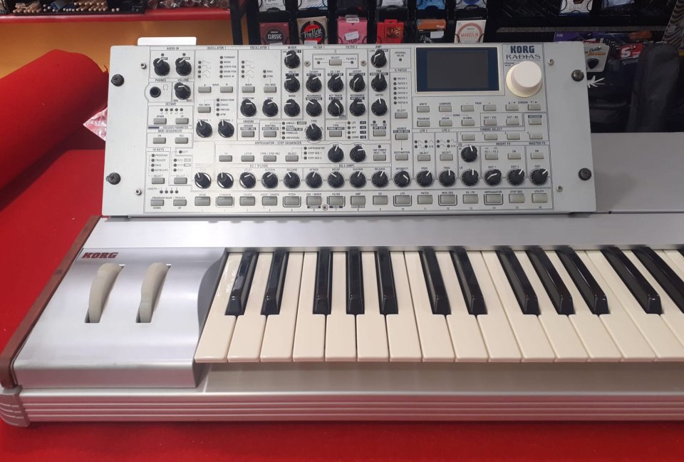 Korg Radias Teclado Sintetizador de segunda mano · Foto 2 de 6 · Girona · 990 €