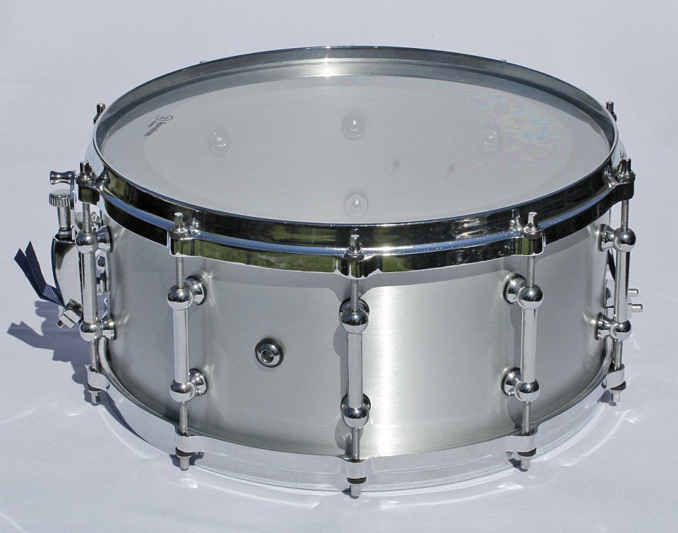 Caja de 14"x6,5" con casco y aros de aluminio de segunda mano · Foto 5 de 10 · Segovia · 200 €