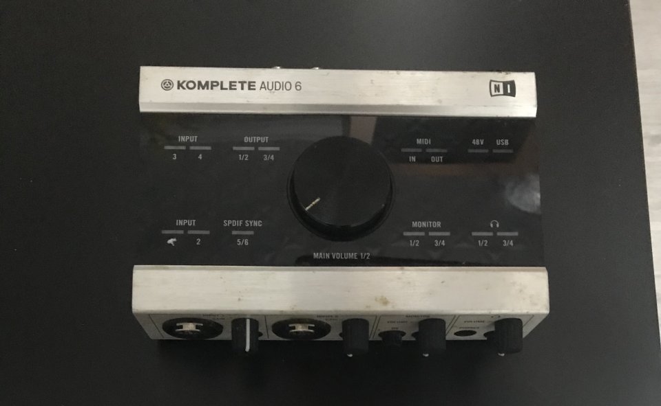 Tarjeta de sonido Komplete Audio 6 de segunda mano · Foto 2 de 2 · Bizkaia · 100 €