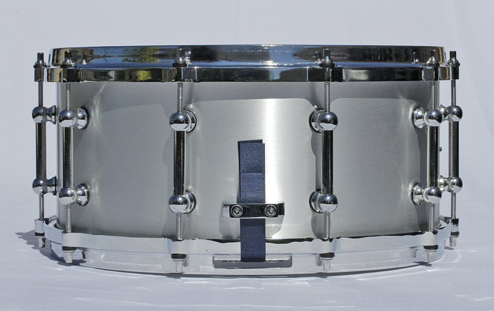 Caja de 14"x6,5" con casco y aros de aluminio de segunda mano · Foto 6 de 10 · Segovia · 200 €